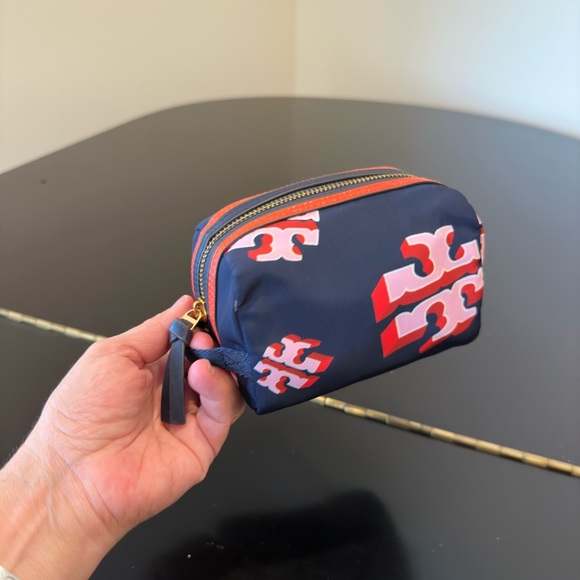 NWT Authentic Rare Luxury Travel Tory Burch Flying Logo Cosmetic Case/Bag - Picture 13 of 17
